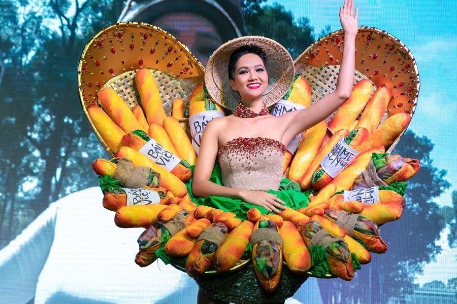 DngThMinhNguyt1's tweet photo. Chúng tôi cần lời xin lỗi! 

#ApolozieToVietNam 
#20koreanstoplying 
#표준말투와_내말투를_비교해보 https://t.co/wP7I2WOic5