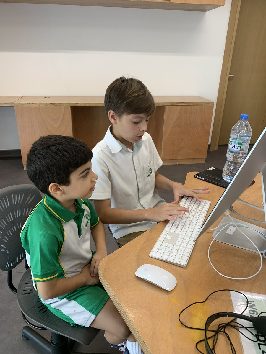 ArborSeniors's tweet photo. Year 7 teaching Year 1 students to use a mouse and keyboard to create a document on βWhat is sustainability?β #learningtogether #community @ArborPrincipal @ArborYear7 @ArborYear1 @ArborComputing @ArborCommunity https://t.co/UqXQ8RsG3c