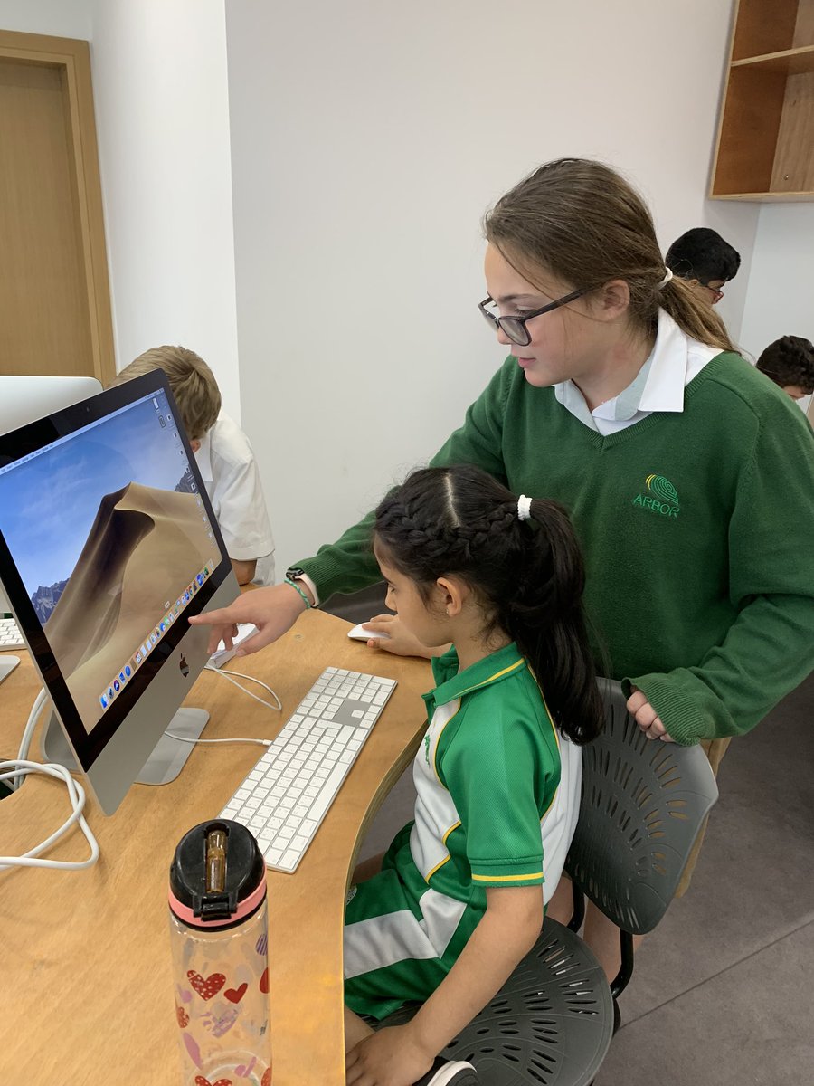 ArborSeniors's tweet photo. Year 7 teaching Year 1 students to use a mouse and keyboard to create a document on βWhat is sustainability?β #learningtogether #community @ArborPrincipal @ArborYear7 @ArborYear1 @ArborComputing @ArborCommunity https://t.co/UqXQ8RsG3c