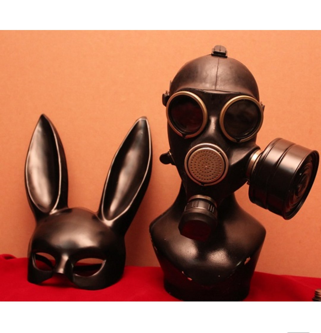 Karansa カランサ バッド ラビットガスマスク とても可愛いガスマスクを発見 東京の満員電車は これくらい 重装備しないとホントに危険 昨日 ガスマスクの通勤者を 家族が見かけました これは ファッション用の ガスマスクですけどね 笑