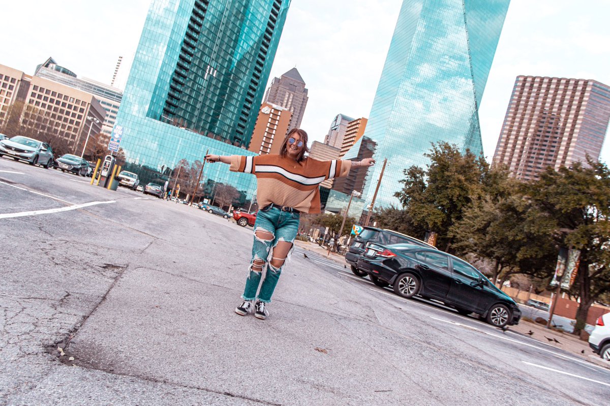 hanzzneaa's tweet photo. i wish that i could have this moment for life - cause in this moment i just feel so alive 🦋📸🏙 https://t.co/3YNAJhLFfk