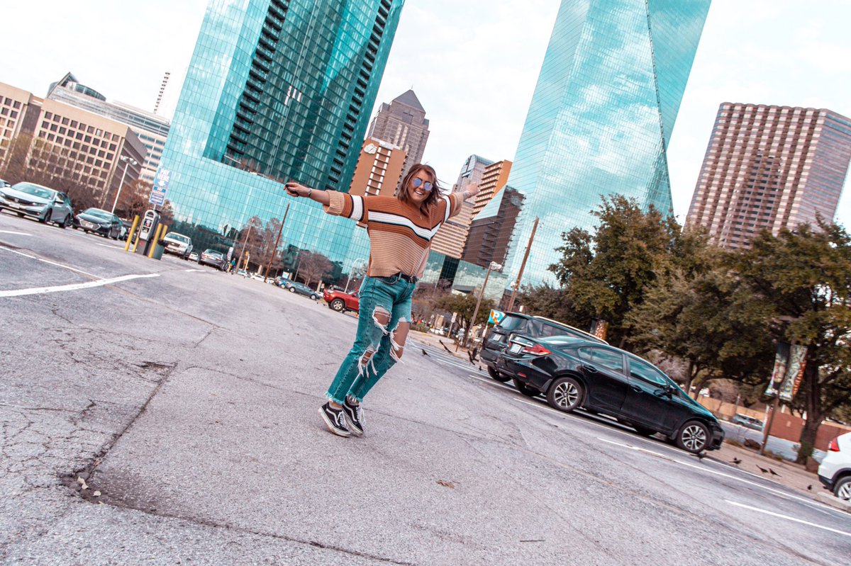 hanzzneaa's tweet photo. i wish that i could have this moment for life - cause in this moment i just feel so alive 🦋📸🏙 https://t.co/3YNAJhLFfk