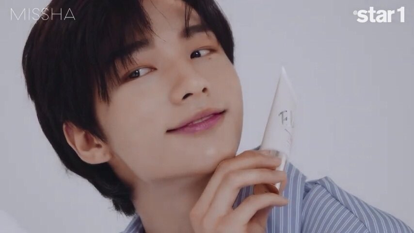 「 day 56/366 」　　　↳  #스트레이키즈  #황현진i love you my precious hyunjin  thank you for being my safe haven and the most precious sunshine boy ever ^3^