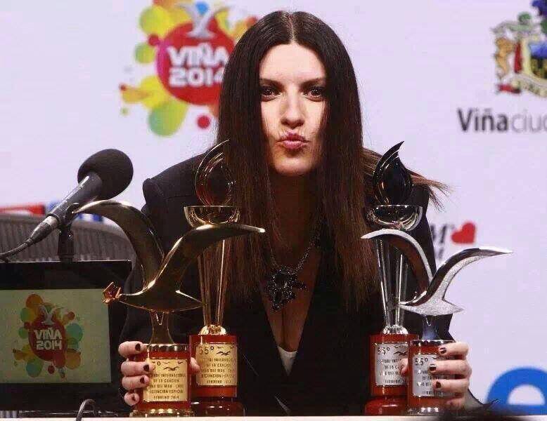 Laura Pausini Chile tweet media