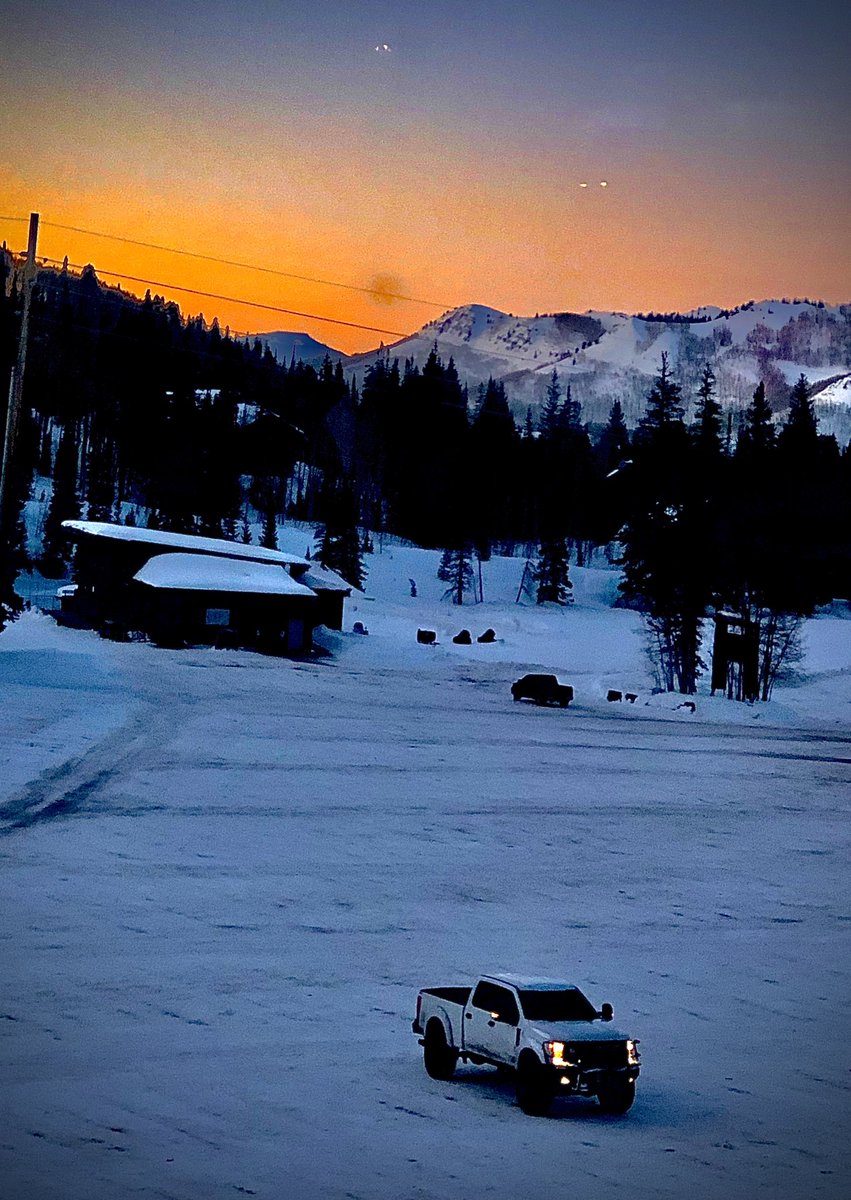 The @majorleaguebow truck last n the lot @brightonresort = last on the mountain shutting it down 1 last time after 2 epic weeks of snowboarding in Utah w/great friends ⁦@RealCJ10⁩ ⁦@lilgeorgiapeach⁩ @bdanker⁩ ⁦@HJobes⁩ ⁦@blankmanadam⁩ & our entire crew!