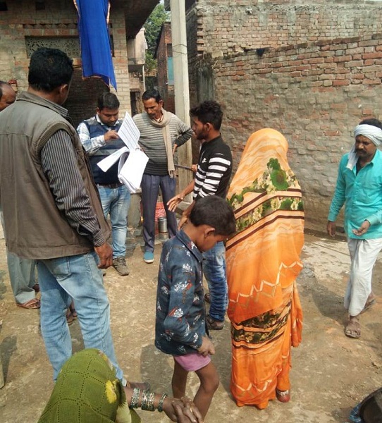 SocialAuditUP's tweet photo. Door to door and Document verification during Social Audit in district Ayodhya and Kaushambi. https://t.co/7ln17PPhFo