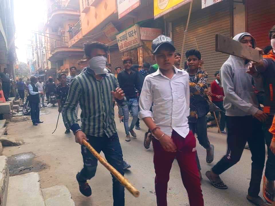 dhruv_rathee's tweet photo. With record levels of unemployment and consistent polarization propaganda by BJP and Godi Media, it was only a matter of time before shit hit the fan. 

Future of India looks dark. https://t.co/hwT94IFofZ