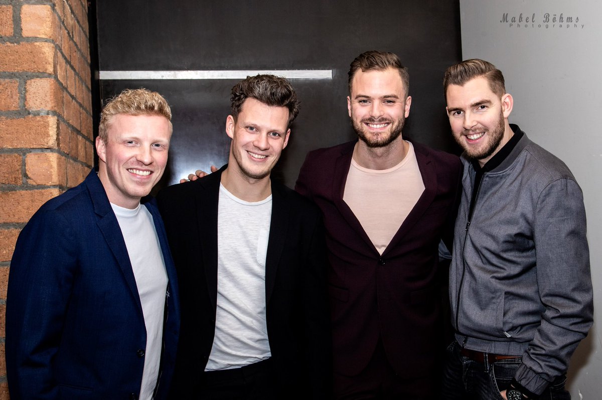 Dit weekend sta ik met KLEIN in Beverwijk (Kennemer Theater) en Almelo (Hof 88, uitverkocht)! Super veel zin in, met deze gasten weer! Wie ga ik zien? #theatertour #intiemeodeaandemooistenederlandstaligeliedjes