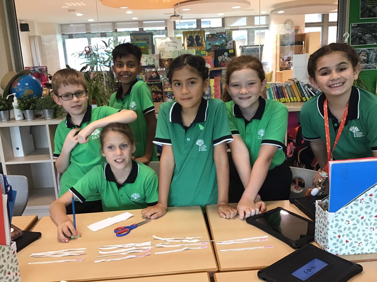 ayesha_edtech's tweet photo. Did a technology essential agreement lesson with the G4 students. Had some hiccups with #explaineverything but I’m ready to tackle it once more! There were some good discussions with the students. #GESSlearns #edtech #pychat https://t.co/i9ur1bKwtw