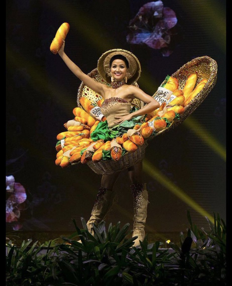 phoenix70851386's tweet photo. #apologizeVietNam bánh mì thịt Việt Nam muôn năm 🥖🥖🥖 https://t.co/rK03SrtEVq
