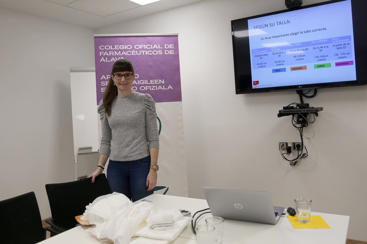 COF Álava (@cofalava) on Twitter photo Gracias Fátima Bravo de <a href="/Lab_Indas/">Laboratorios Indas</a> por tu formación sobre absorbentes. Una buena ayuda para los pacientes con incontinencia urinaria que acuden a la farmacia #Formacionensalud Gracias Fátima Bravo de <a href="/Lab_Indas/">Laboratorios Indas</a> por tu formación sobre absorbentes. Una buena ayuda para los pacientes con incontinencia urinaria que acuden a la farmacia #Formacionensalud