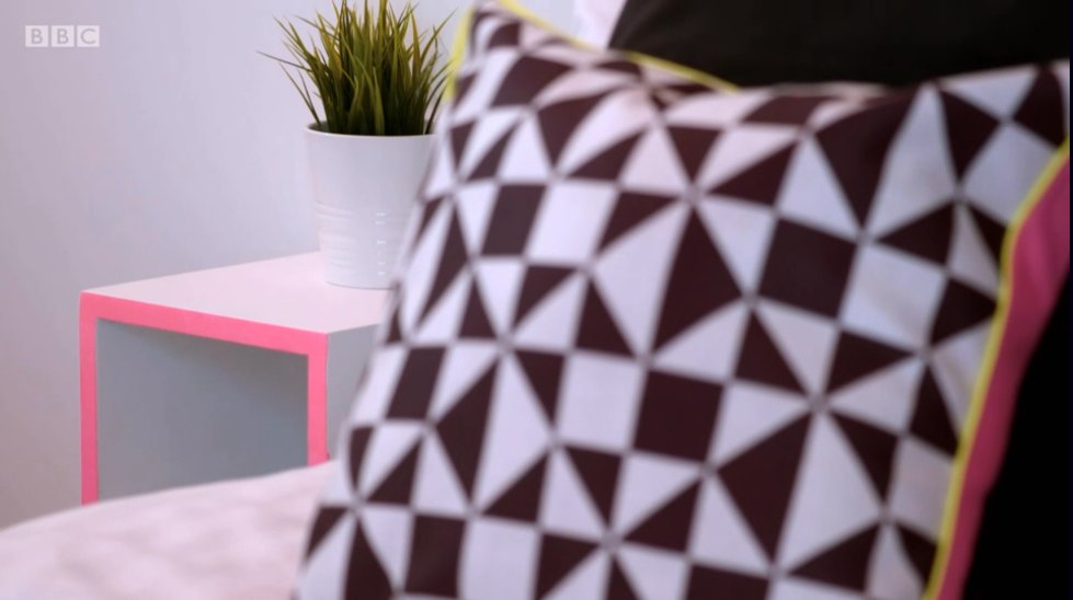 teriantilston's tweet photo. It may be Wednesday, technically not a #throwbackthursday, but i'm throwing it back to my all time favourite cushion that I made on @interiordesignmasters. What do we think, is the world ready for neon cushions?⁣ I think its time! #interiordesignmasters #colourismyjam https://t.co/5lZGxqrvTu