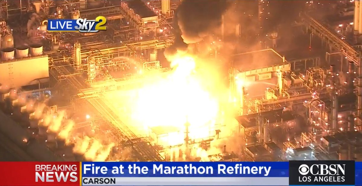 CARSON FIRE: The southbound 405 Freeway is shut down to the 110 Freeway due to a massive fire at Marathon Refinery in Carson. cbsloc.al/2VlXKr5