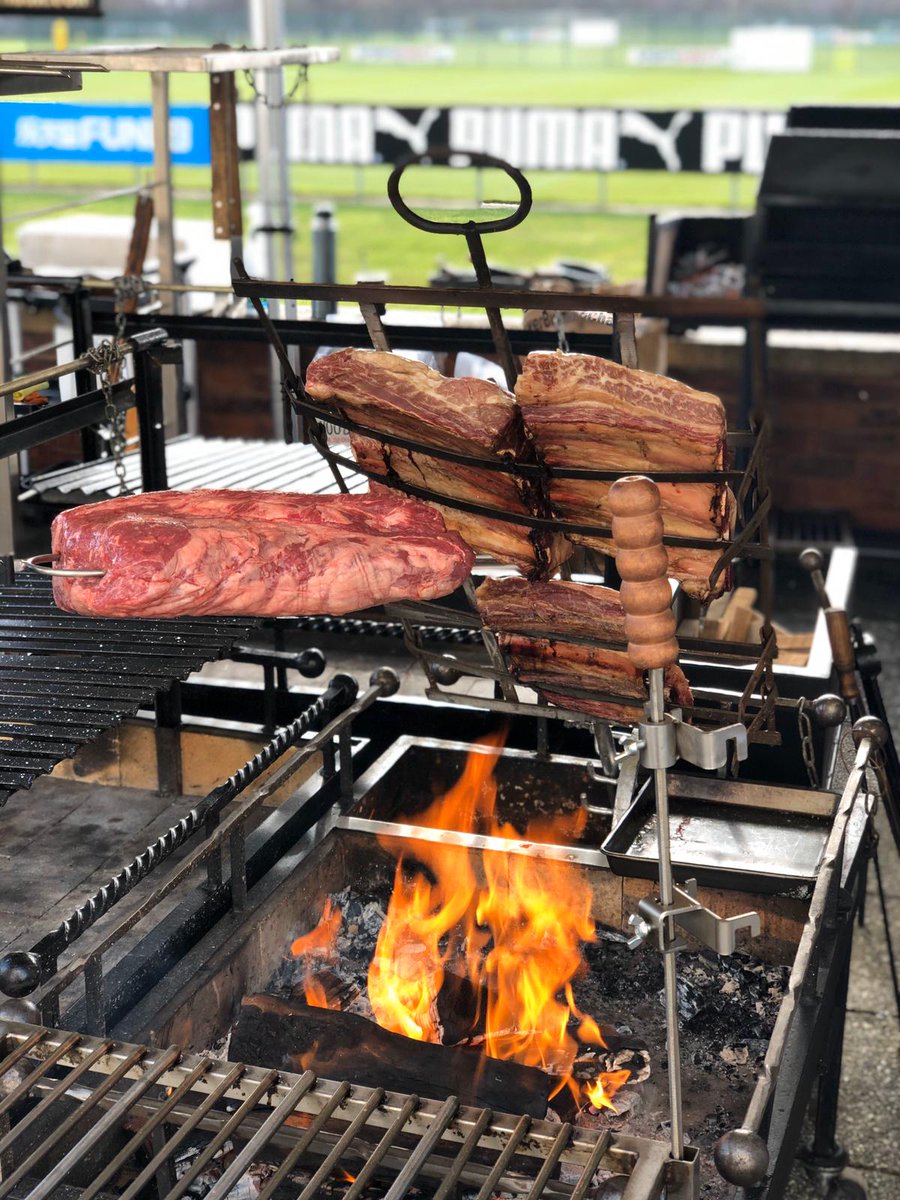 ParrillasUK's tweet photo. Still buzzing from yesterday's asado celebrating @federicofernandez89 bday, great people at the @NUFC Club, a very special event 🥩🔥⚽️👌
Gracias Fede por confiar en nosotros, hasta el proximo asado!!#nufc #newcastle #newcastleunited #PremierLeague #asadoevents #bbqevents #asado https://t.co/VIap1AHmgY