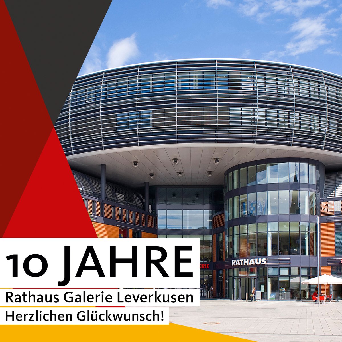 LevLieben's tweet photo. 10 Jahre Rathaus-Galerie Leverkusen! Als Vorsitzender der Werbegemeinschaft City Leverkusen gratuliere ich herzlich! #LEVlieben #rathausgalerieleverkusen https://t.co/jApCYpoiDk