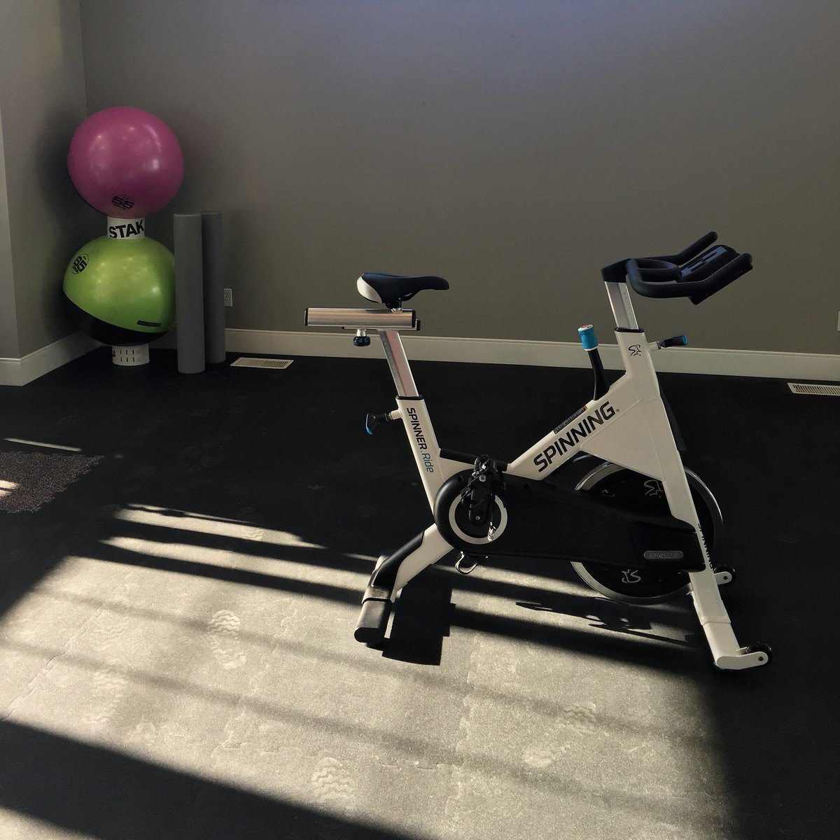 push_pedal_pull's tweet photo. Parkers Lake in Plymouth, MN provides ideal amenities that meet the needs of their tenants. P3 Fitness Expert Chad Witt assimilated several exercise pieces into their fitness space, enhancing Parkers Lake’s services even further! #p3install #precor https://t.co/baqQ78rhTx https://t.co/bLuXYfcdig
