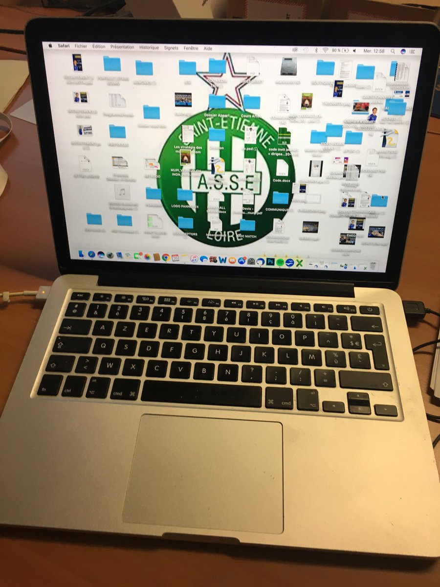 Toujours verrouiller son mac au bureau ...
#moncmpréféré #green4ever