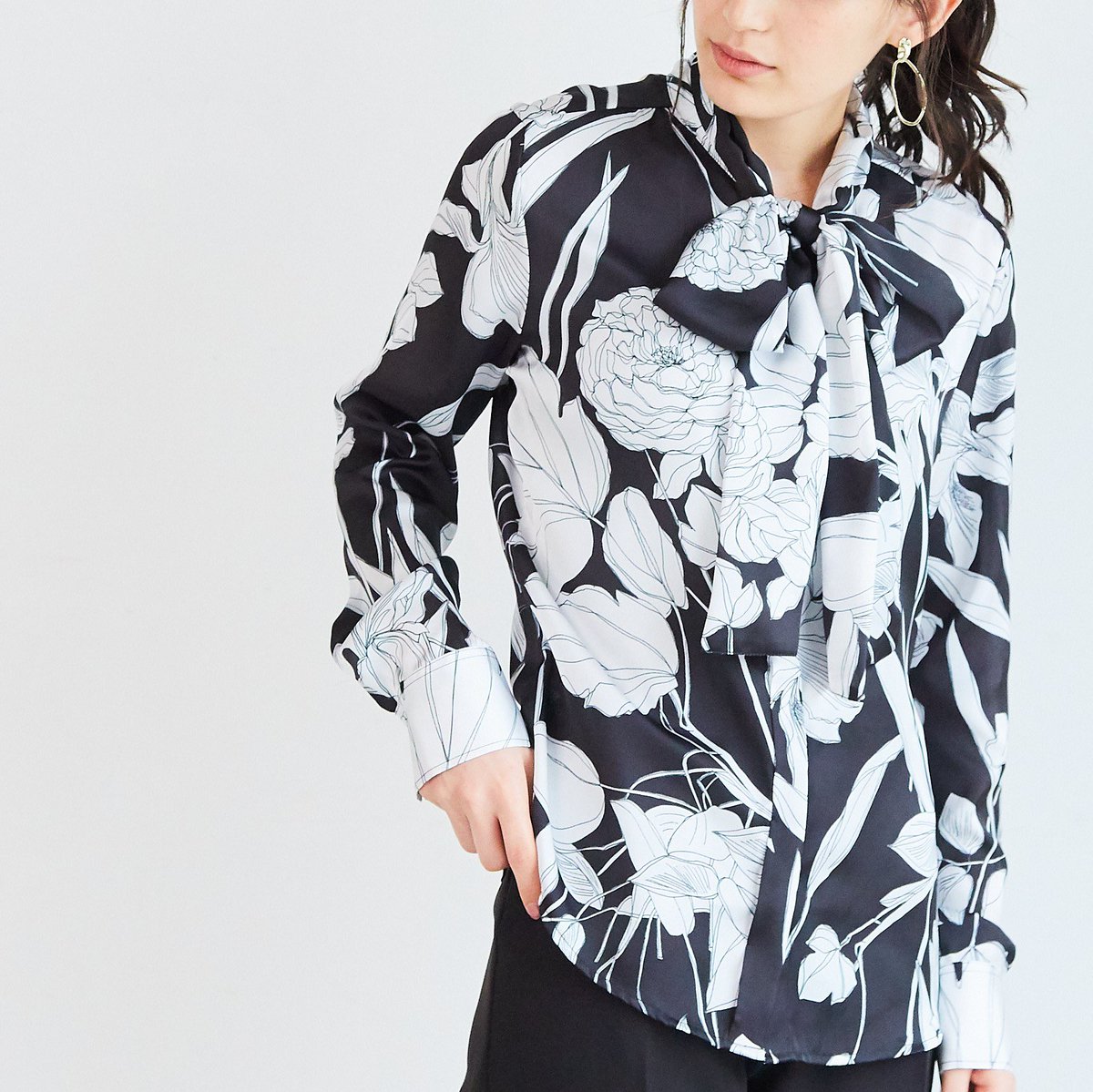 Nara Camicie Pa Twitter Coming Soon ボタニカルプリントボウタイ長袖ブラウス 店頭2 27入荷予定 ボタニカル柄は黒とネイビーの2色展開 黒はクールなイメージに 春夏 新作 春の新作 春コーデ 春服 ナラカミーチェ ブラウス ボウタイブラウス