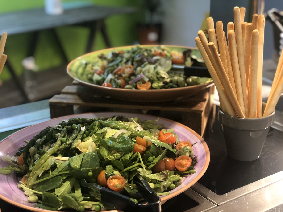 Pasta day with, tri-colour pasta, various sauces, vibrant salads, breadsticks, garlic bread, rustic jackets and sweet potato. #pasta #nutrition #plentiful <a href="/StSwithunsGirls/">St Swithun's School</a> <a href="/StSwithunsLetts/">Commercial Lettings</a> <a href="/ChartwellsInd/">Chartwells Independent</a> <a href="/juliebibby7/">juliebibby</a> <a href="/SamJHiscock/">Samantha Hiscock</a>