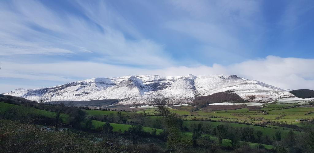 John Foley (@johnfoleyimages) on Twitter photo Great winter views of The Comeraghs today <a href="/WeatherCee/">Cecilia Daly</a> <a href="/deric_tv/">Deric</a> <a href="/AimsirTG4/">Aimsir TG4 ⚡</a> <a href="/AAWeatherWatch/">AAWeatherWatch</a> <a href="/stormhour/">#StormHour</a> Great winter views of The Comeraghs today <a href="/WeatherCee/">Cecilia Daly</a> <a href="/deric_tv/">Deric</a> <a href="/AimsirTG4/">Aimsir TG4 ⚡</a> <a href="/AAWeatherWatch/">AAWeatherWatch</a> <a href="/stormhour/">#StormHour</a>