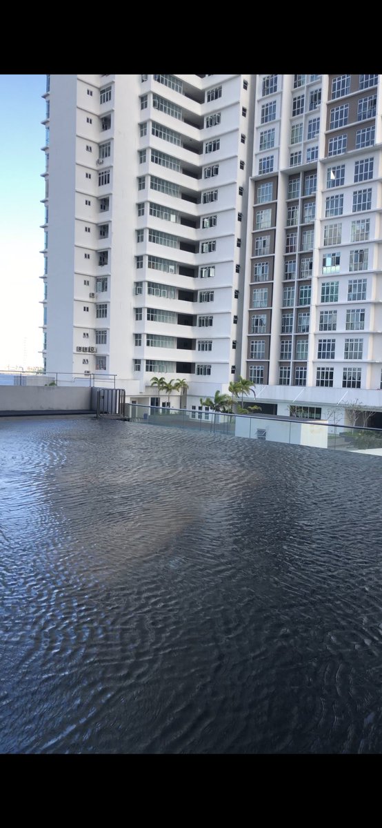 Les prix en Malaisie c’est ouf. On est dans un duplex 2 chambres, cuisine, 2 salles de bains (jacuzzi) piscine débordante... pour 180 euros la semaine 😭🇲🇾