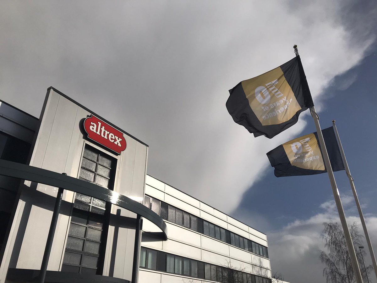 OP BEZOEK BIJ…
Altrex! Lambert en Ruth hebben gisteren een bezoekje gebracht aan Altrex in Zwolle. <a href="/Altrex_NL/">Altrex Nederland</a> viert dit jaar haar 70-jarig bestaan. Al die tijd zijn ze een vertrouwd merk: “Relax, het is een Altrex.”. Bedankt voor de gastvrijheid en het fijne gesprek!