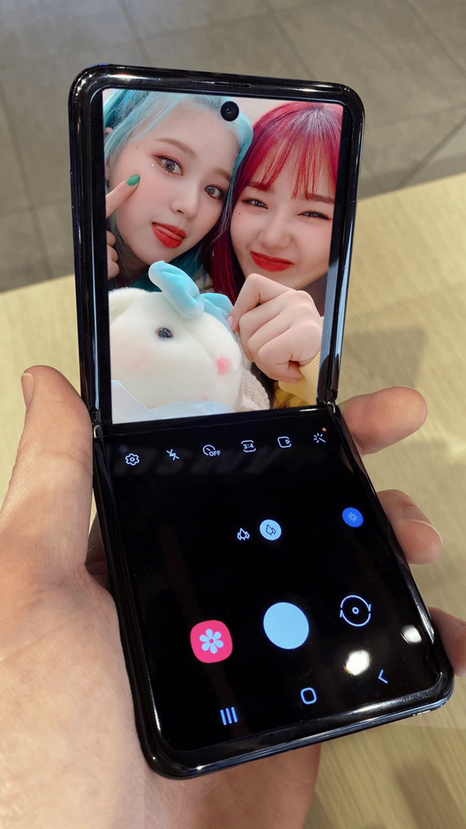 WekiMeki's tweet photo. 윜밐톸에서 유정이랑 놀았던거 더 올려달라고 하셔서ㅎㅎ힣 진짜 같죠?? 사진 어플로 이러고 놀면 시간이 잘 갑니다><😁
#엘리 #유정 #노는법 #🦊🌻 https://t.co/4ey8DbRMKj