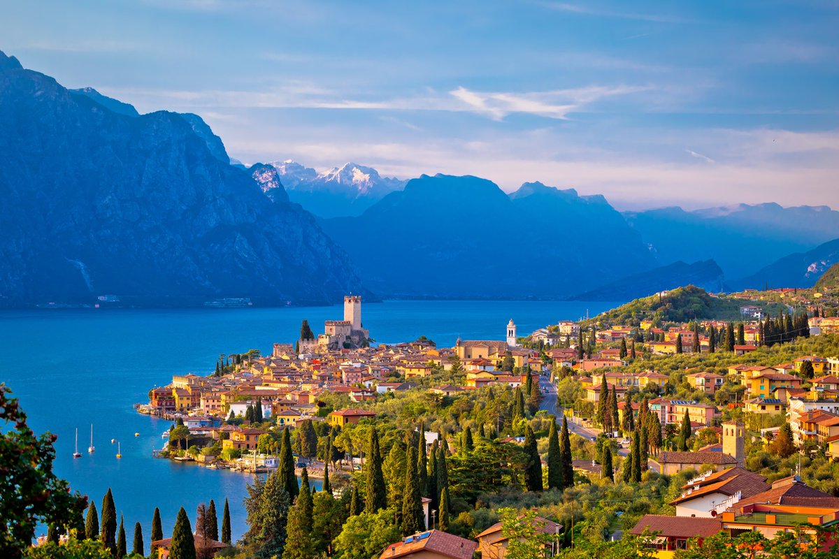 Enjoy the life of luxury that lakes of Italy have to offer.

worldtraverse.com

#wtcompanion #holiday #italy #italylakes #lakes #lakecomo #holiday #vacation