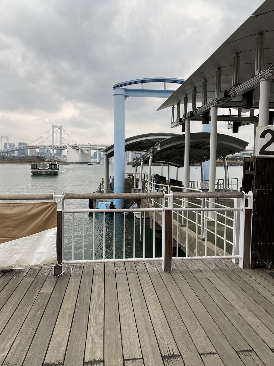 コミケ帰りに水上バス使うの好きなのですが(夏場は汗と海風で髪と皮膚がゴワゴワになるし、日の出桟橋から浜松町駅までまあまあ距離あるけど)、そうかアクアシティ横からも出てたんだなー、と今日気づきました。

浅草もここから行ける!
水上バスは…… 久慈兄弟のエピソードもあるけど…エモい。 