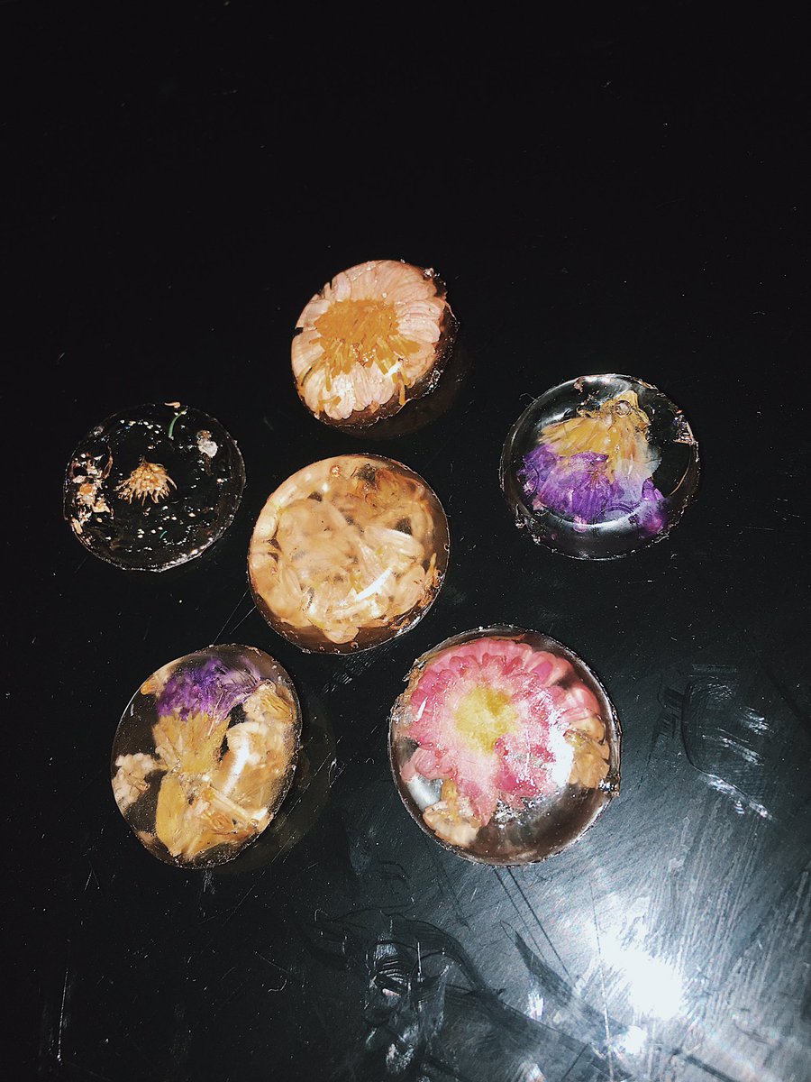 FlorabyB's tweet image. SELLING ANKLETS AND BRACELETS with these lovely DIY pressed flowers!!STAY TUNED FOR MORE DESIGNS 👌🏻 #FlorabyBlanna #SC29