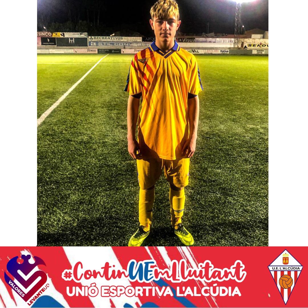 UEAlcudia's tweet image. 🇦🇹 ADN ROIG-I-BLANC A LA SELECCIÓ VALENCIANA

✅ El nostre jugador NICOL ROMERO ja ha fet el seu debut oficial amb el combinat autonòmic Sub-15 després de jugar ahir un amistós a Xàtiva 😉

🎊🎉 ENHORABONA CRACK! 🔝🔝

AMUNT NICOL, AMUNT UE L'ALCÚDIA! 👏👏

⚔ #ContinUEmLluitant