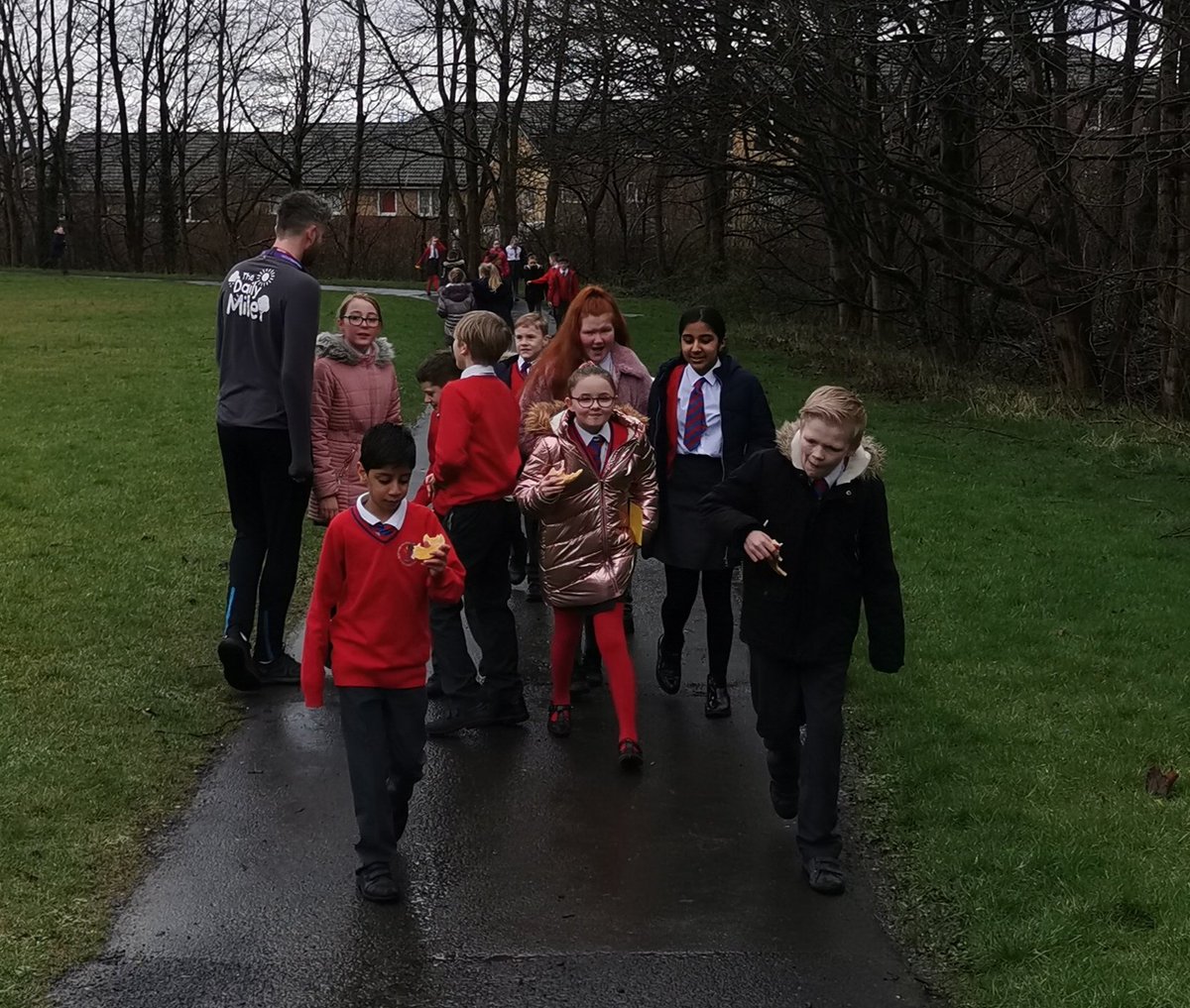 ArliesSport's tweet photo. It was great to have @MattDomville2, who is the Greater Manchester @_thedailymile co-ordinator, in school today joining in with our new look Daily Mile. @GreaterSport @Elaine_Wyllie @tamesidessp @arliestameside #GMDailyMile https://t.co/s22gwRpIMP