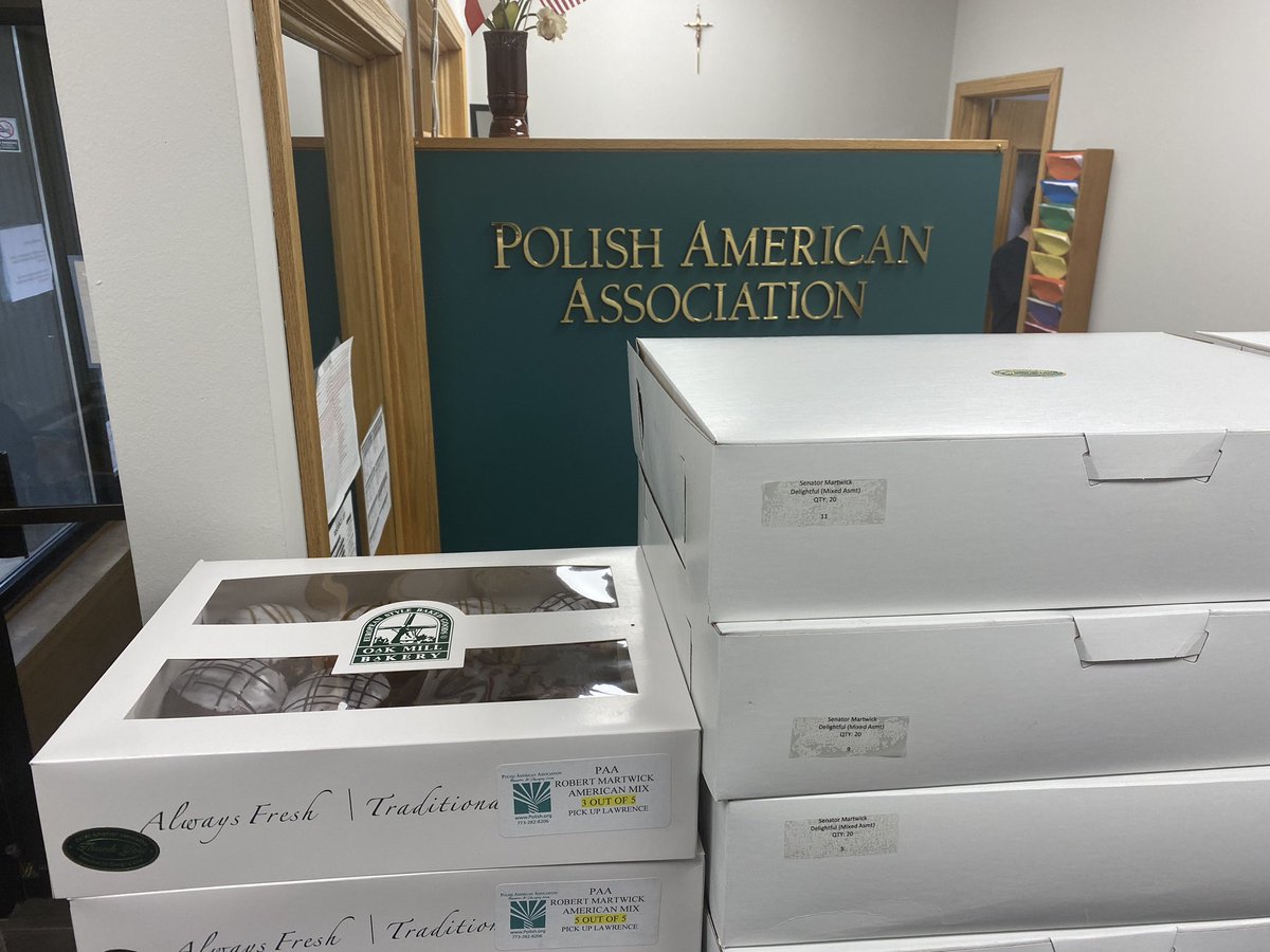 robertmartwick's tweet photo. .@paachicago22, a social services agency, hosts a fundraiser every year on #PączkiDay. Thanks to some volunteers, I was able to continue my tradition of sharing our Polish culture by bringing 25 dozen of these traditional treats to the #ILCapitol in #Springfield #FatTuesday https://t.co/zNYTq4V6hW
