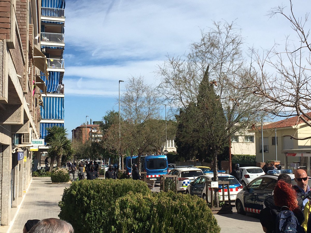 Un detingut al desnonament de l’Arantxa a Premià de Mar. La premsa continua vetada per <a href="/mossos/">Mossos</a>.