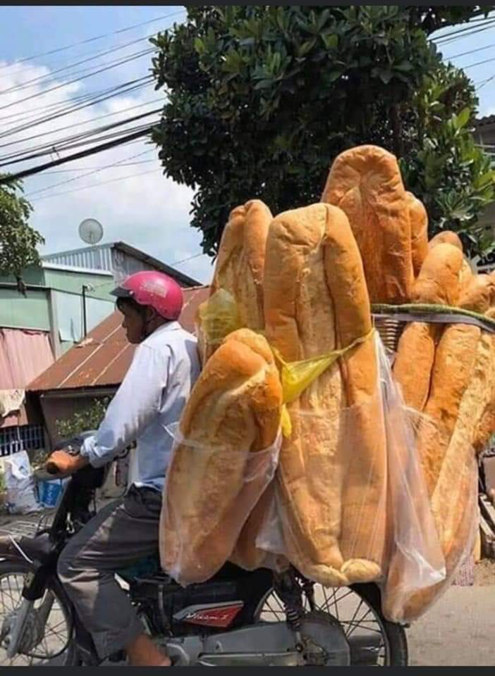 ThoNguy97045634's tweet photo. You said we only gave you a few samples of bread, here, so try to eat it all, this food is trying to eat it all, you guys are lying heartless.
#ApologizeToVietNam
#KoreansStopLying
#표준말투와_내말투를_비교해보자 https://t.co/7qLVhsHrXl