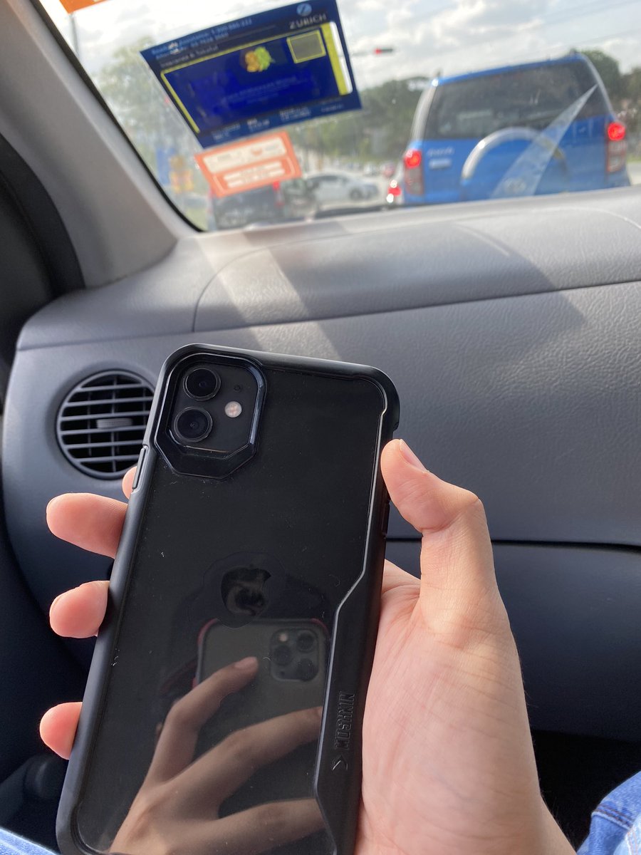 akifrabbani's tweet photo. Saya jumpa iPhone 11 lebih dalam dashboard kereta saya. Saya nak bagi dekat follower saya yang bertuah. Retweet untuk menang. https://t.co/3OAystqjR7