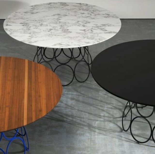 • D I N I N G •  The Hulahoop dining table from Bonaldo is characterised by its minimal table top and frame comprising of metal rings which create a dynamic image that changes every time depending on the view point .
•
Different finishes are availabl… ift.tt/2HVHmpl