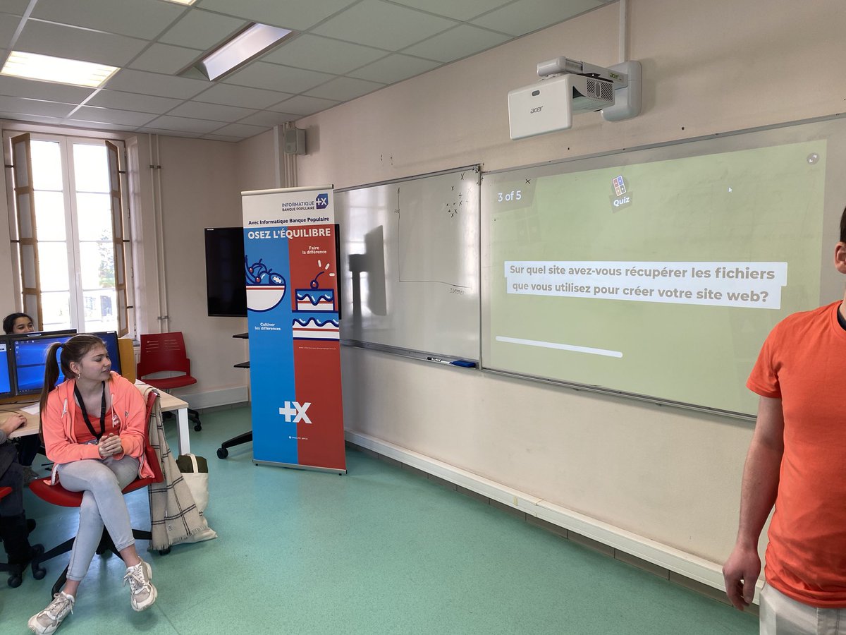 InformatiqueBP's tweet image. #GirlsRCoding jour 3 | La journée démarre avec un quizz #Kahoot pour valider les connaissances acquises la veille. Nos girls sont imbattables sur le HTML et le CSS.