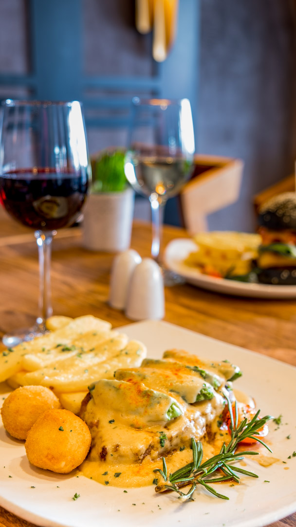 Have you tried our popular Haloumi and avocado steak
Lazy-aged sirloin?  Grilled, then sautéed with grilled Haloumi cheese and sliced avocado, topped with a mild cheese sauce. 
To book your table dial 021 421 9820 or e-mail us at info@citygrill.co.za

#CityGrill #Foodie #CapeTown