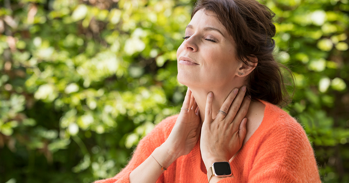 Noch haar carrière, noch haar uitstraling verraden het, maar presentatrice Evy Gruyaert kampt al sinds haar prille jeugd met chronische migraine.... Ontdek hier haar persoonlijke verhaal. nl.planet-health.be/neurologie/evy…