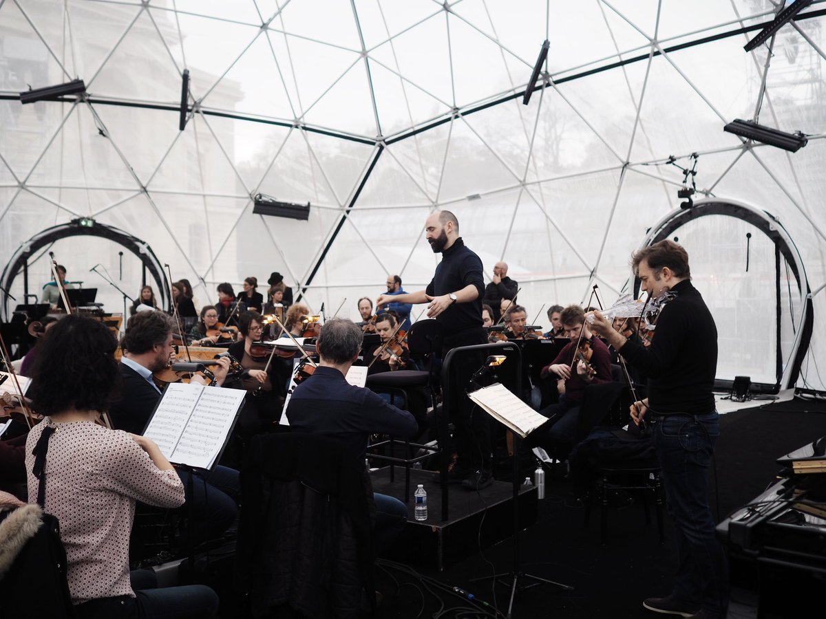 LesSiecles's tweet photo. Avec @RCapucon et le chef #PierreBleuse, nous jouerons ce soir au Jardin des Plantes de Paris pour le concert #VirtualHarmony.
Pour en savoir plus sur le violon 3D Varius sur lequel R. Capuçon interprétera Fratres de Pärt > https://t.co/G8dTbR8XyS https://t.co/UQRjBxcDFI