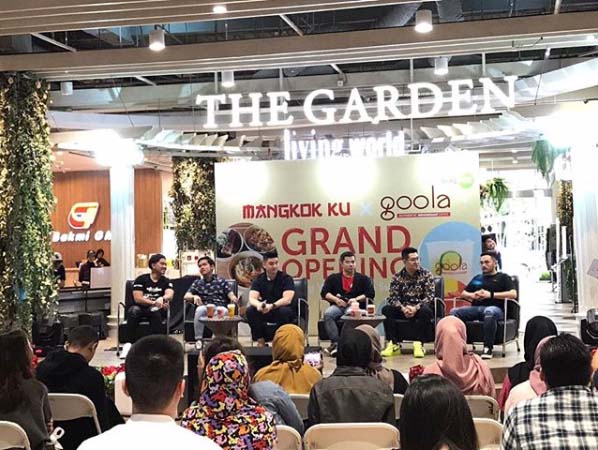 thelivingworld's tweet photo. Now happening!
.
.
Grand Opening & Press conference @mangkokku_id @goola.id at Living World Alan Sutera feat. Chef @arnoldpo @kaesangp & @gibran_rakabuming .
.
#livingworld #mangkokku #goola #livingworldalamsutera #grandopening https://t.co/qel7u3bd9e