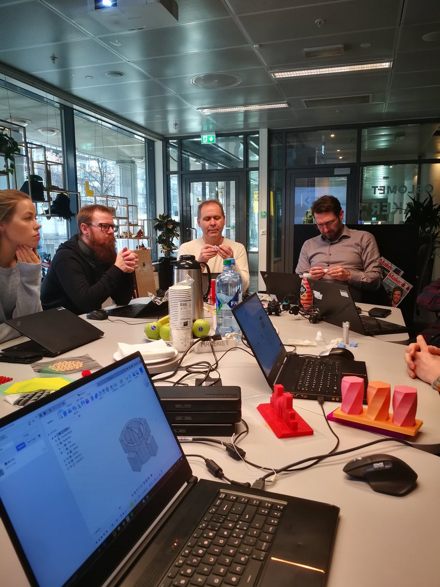 EvinGuler's tweet photo. Kurs i 3D modellering og 3D printing for @TINE_SA sammen med studenter fra produktdesign på @OsloMet @OsloMetMakers 👀 https://t.co/XMf88W6uzz