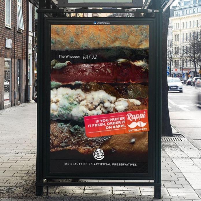 ireneortizu's tweet photo. #Rappi hackea la campaña de Burger King 🍔 colocando carteles que le dan la vuelta al mensaje del rey de las hamburguesas
A esto se le llama #hackvertising, un buen marketing de guerrilla ⚔️ https://t.co/ur1grSxA4b