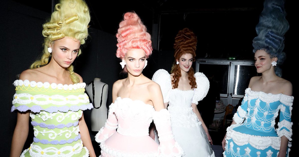 Backstage <a href="/Moschino/">Moschino</a> FW 2020 Women’s Collection #FW20 #MFW 
theskinnybeep.com/2020/02/backst…