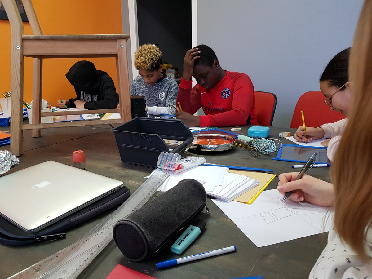 Retours sur le stage Dessin d'Observation, avec Seid Mokrani, réalisé dans le cadre du programme VVV.
#UniversStory #G4 #Aubervilliers #VacancesHivers #93