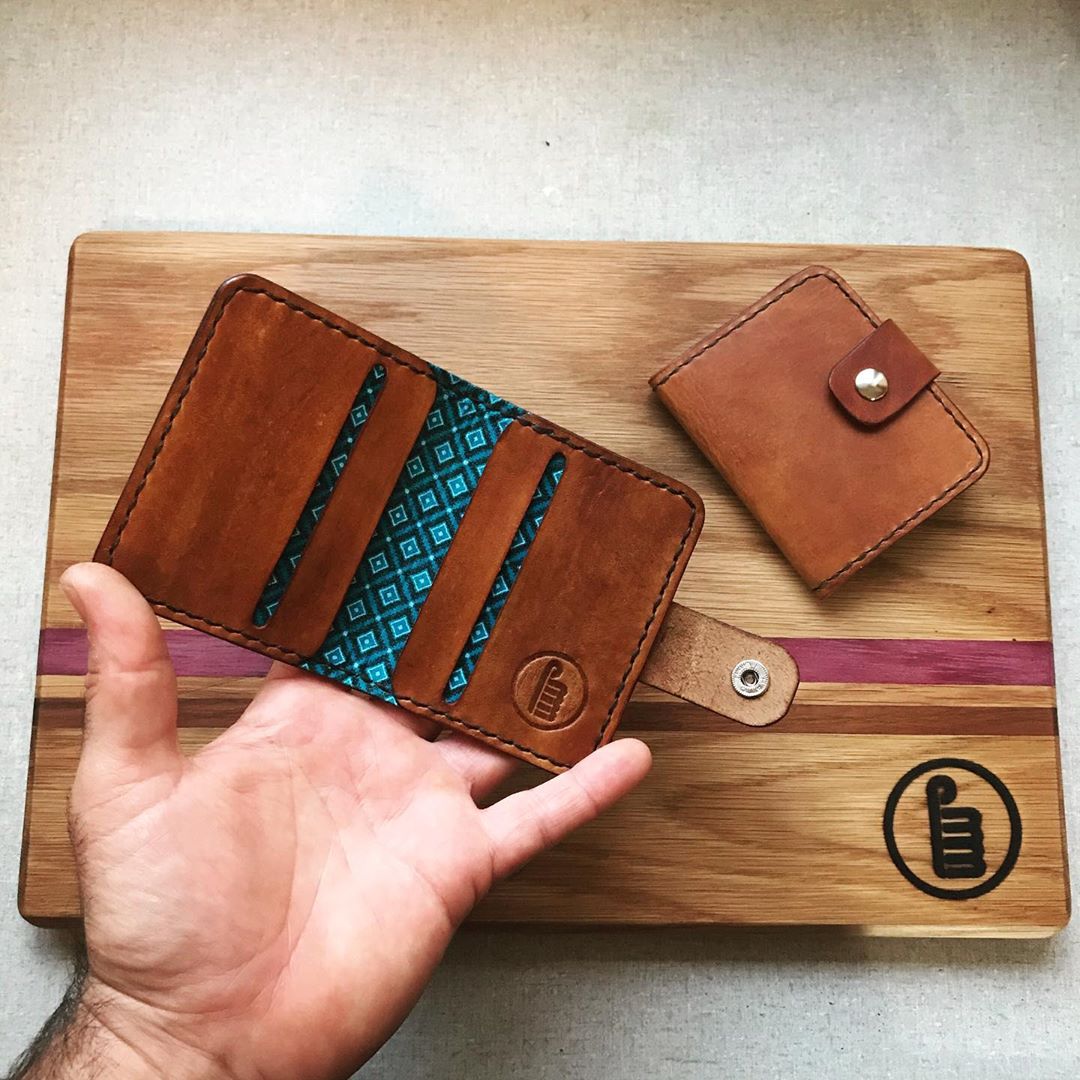 WSFoundry's tweet image. Check out @petermurraymade in the #woodstockfoundry for all your leather and woodworking needs. From #custommade cutting boards to block lamps to all sorts of leather wallets - he's got you covered.
.
.
.
#customdesign
#localislekker
#leathercraft
#woodwork