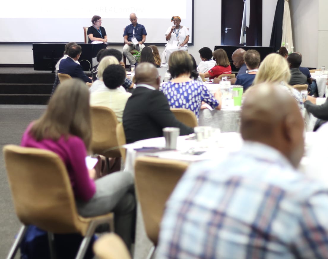 SynergyGlobalCo's tweet photo. Day 2 : Drawing from key insights the Day 2 Programme kicks off with a participative harvesting session hosted by the facilitation group this morning. These reflections have set the tone for the day.
#RE4ComDev @Jade_SkyPM @energyblog_sa @USAID_SAfrica #ForethoughtAfrica https://t.co/gaupKO8JQN