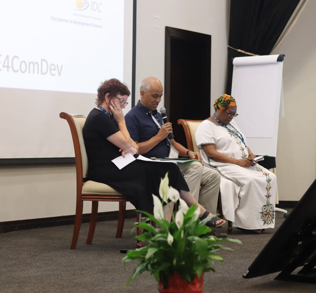 SynergyGlobalCo's tweet photo. Day 2 : Drawing from key insights the Day 2 Programme kicks off with a participative harvesting session hosted by the facilitation group this morning. These reflections have set the tone for the day.
#RE4ComDev @Jade_SkyPM @energyblog_sa @USAID_SAfrica #ForethoughtAfrica https://t.co/gaupKO8JQN