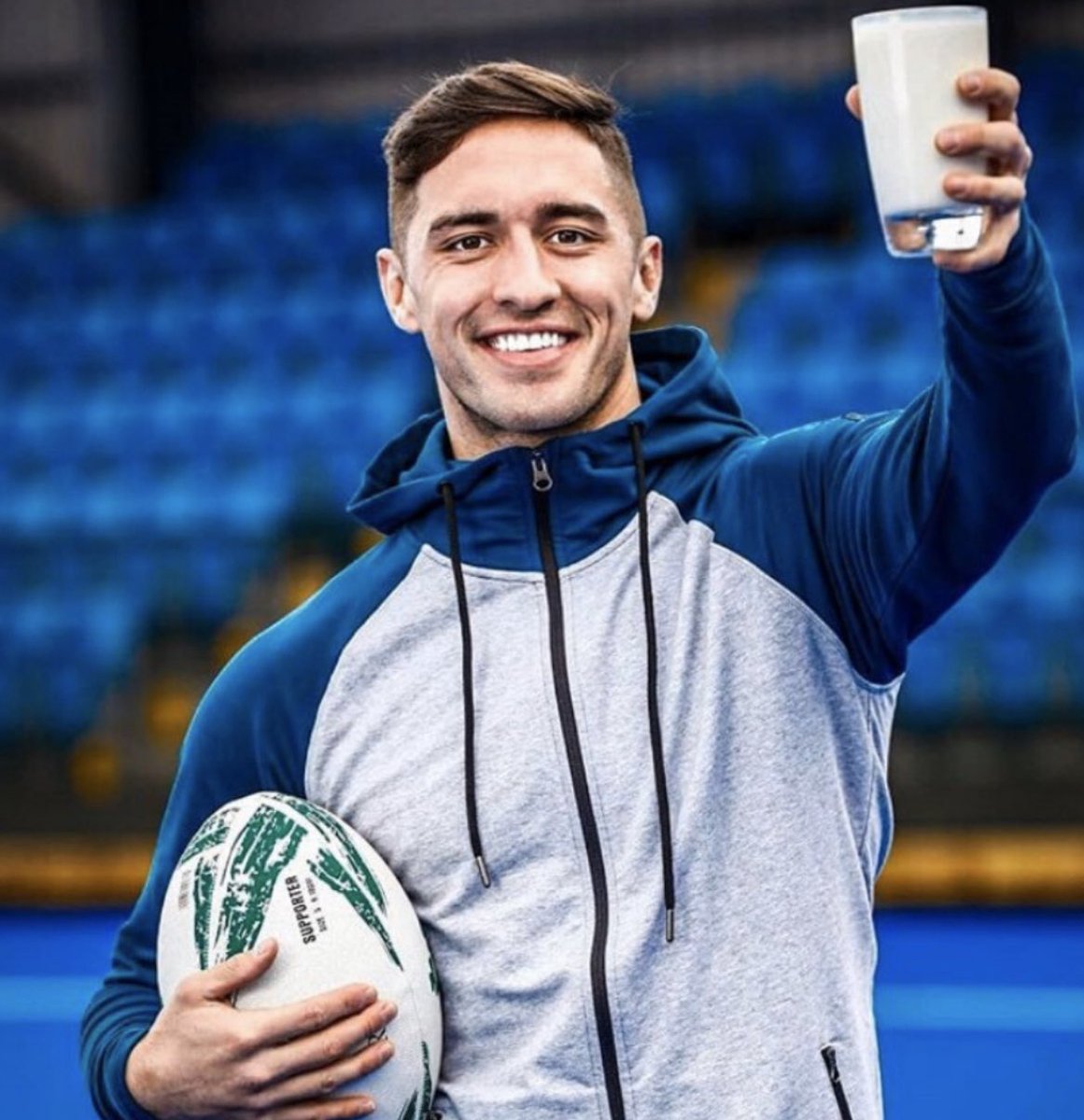 ArrabawnDairies's tweet photo. year @gregoshea is the Irish Ambassador for #EverythingStartsWithMilk with @thecompletenatural. Weโre hoping itโs Arrabawn milk thatโs in your glass Greg!
#arrabawndairies #arrabawn #irishmilk #milk #irishdairy #dairy #gregoshea #thecompletenatural #irishcompany https://t.co/QV0FL4JQ4L